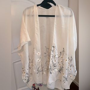Daisy embroidered kimono - NEW